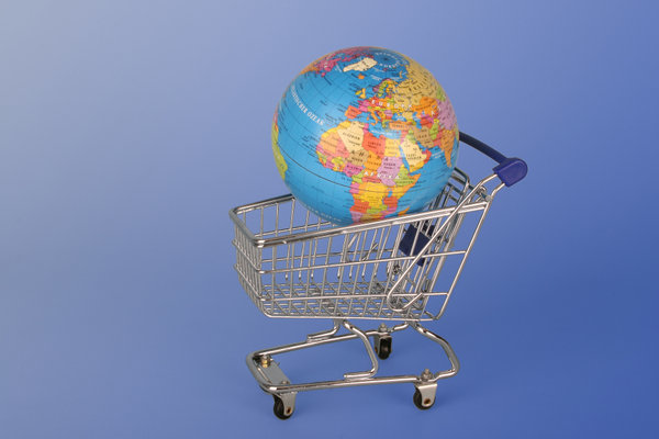 Einkaufswagen mit Globus